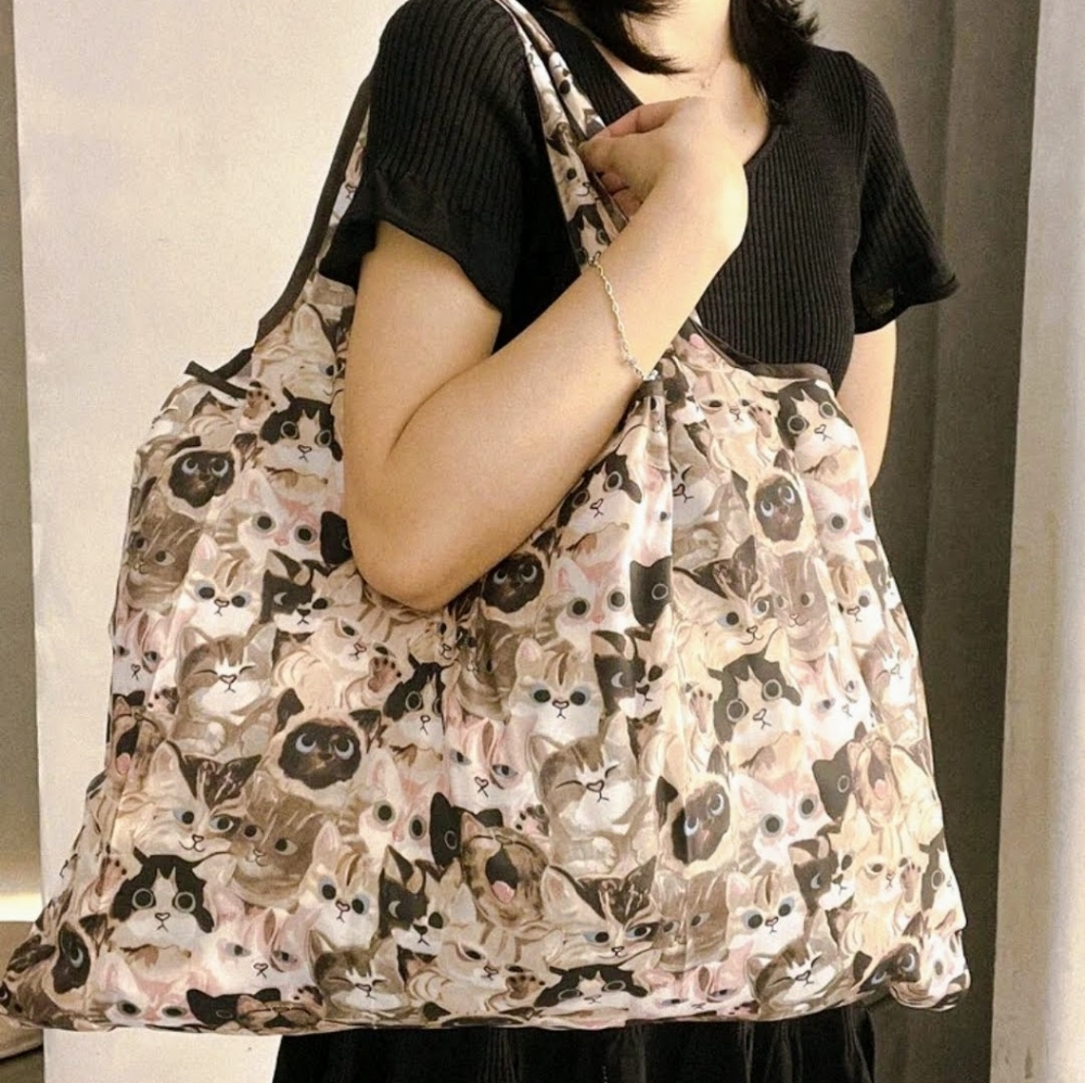 Cat 🐈 xlarge nylon expandable tote/shopper bag